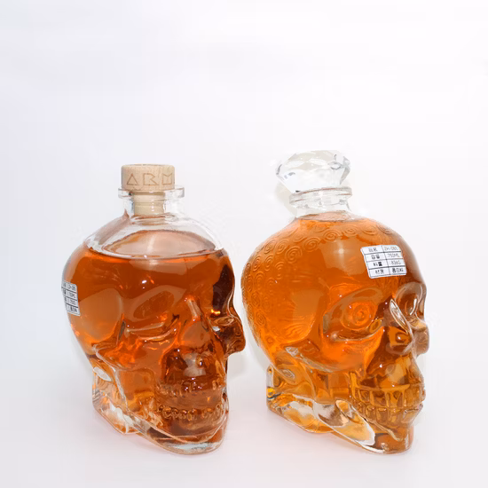 Forme de crâne en gros 750 ml 700 ml Vodka Gin Rhum Whisky Whisky Spiritueux Tequila Bouteille en verre pour liqueur