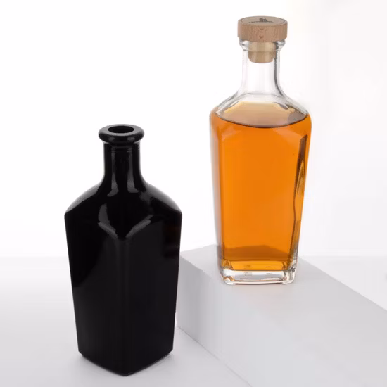 700ml 750ml Clear Glossy Black Distillery Spirit Rum Vodka Whisky Bouteille d'alcool en verre avec liège
